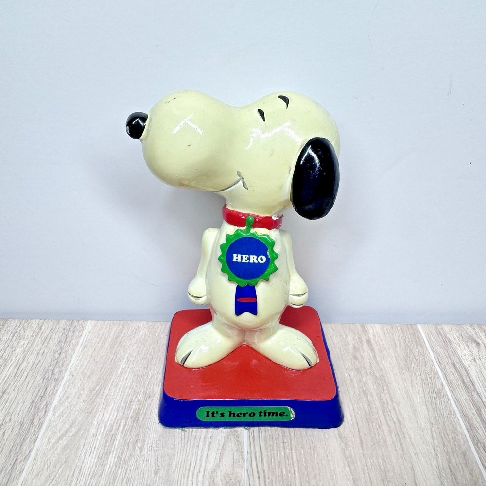 Vintage 1971 Snoopy Peanuts‎ Figurine Hero Statue 5in Determined Prod